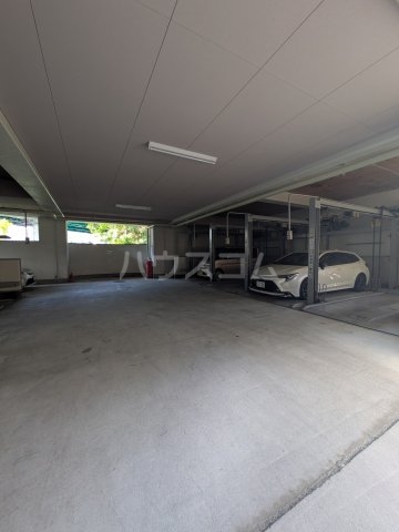 23/30 駐車場