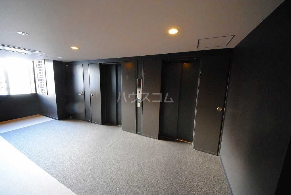 21/30 エントランス