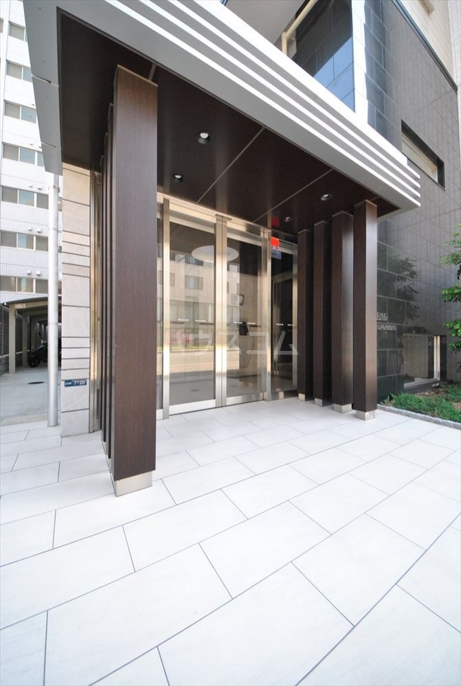 27/30 エントランス