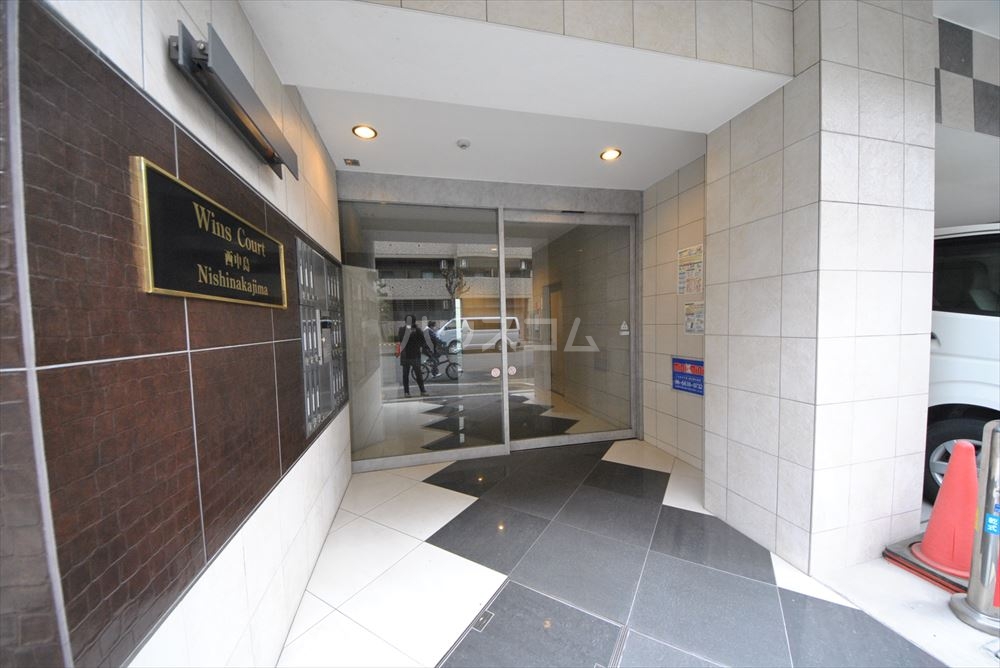 17/27 エントランス