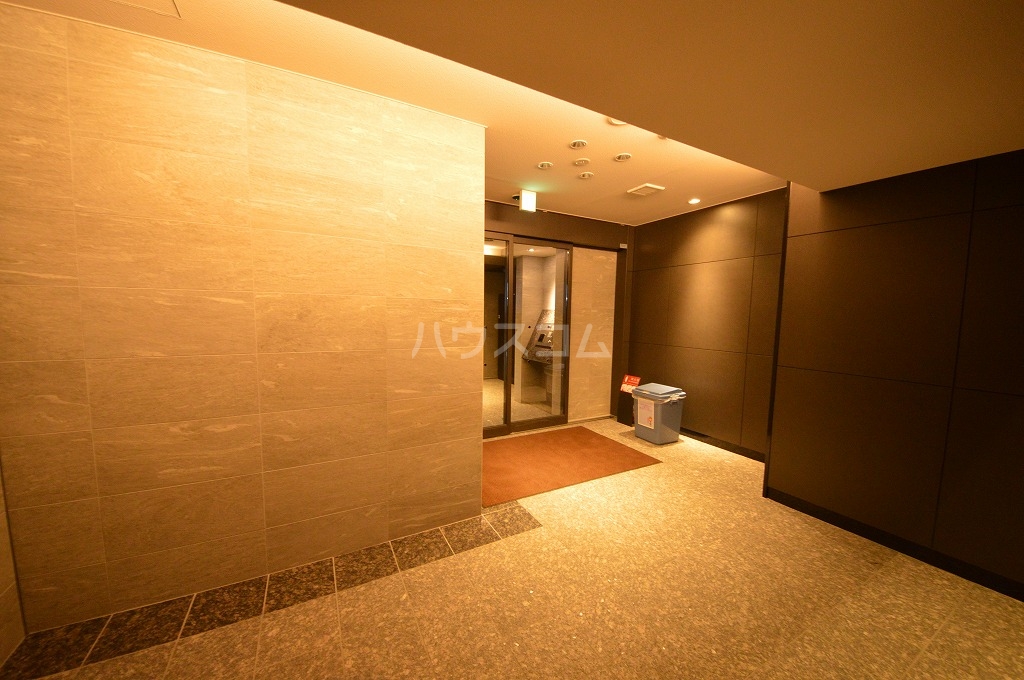 22/30 エントランス