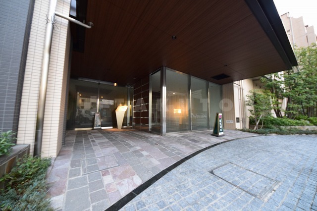 24/30 エントランス