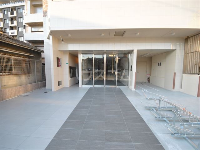 26/30 エントランス