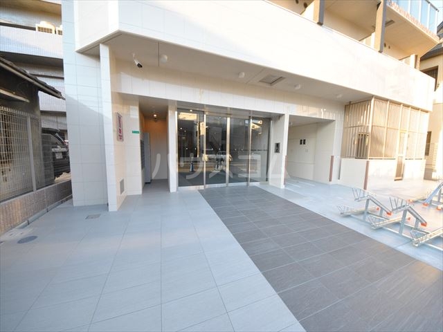 23/30 エントランス