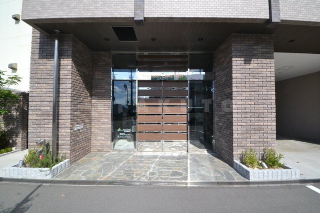 25/30 エントランス