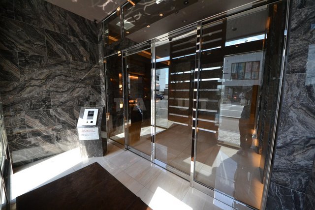 24/30 エントランス