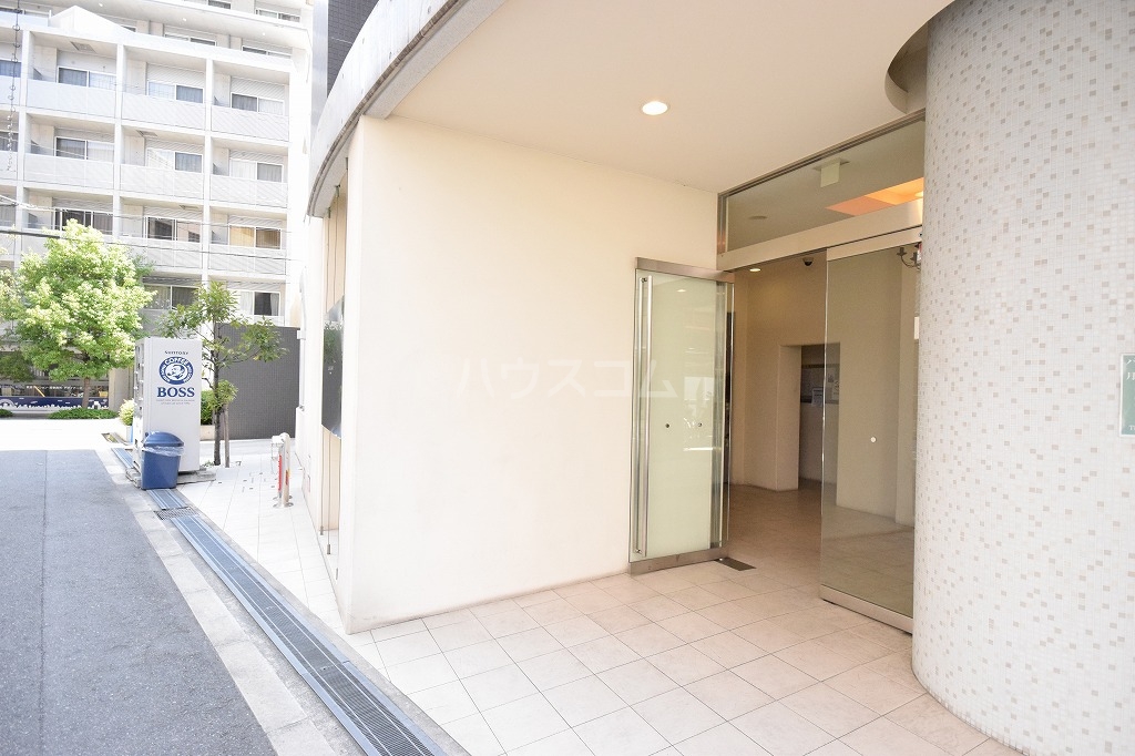 21/30 エントランス