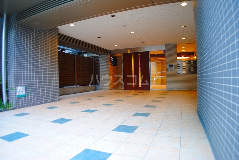 20/30 エントランス