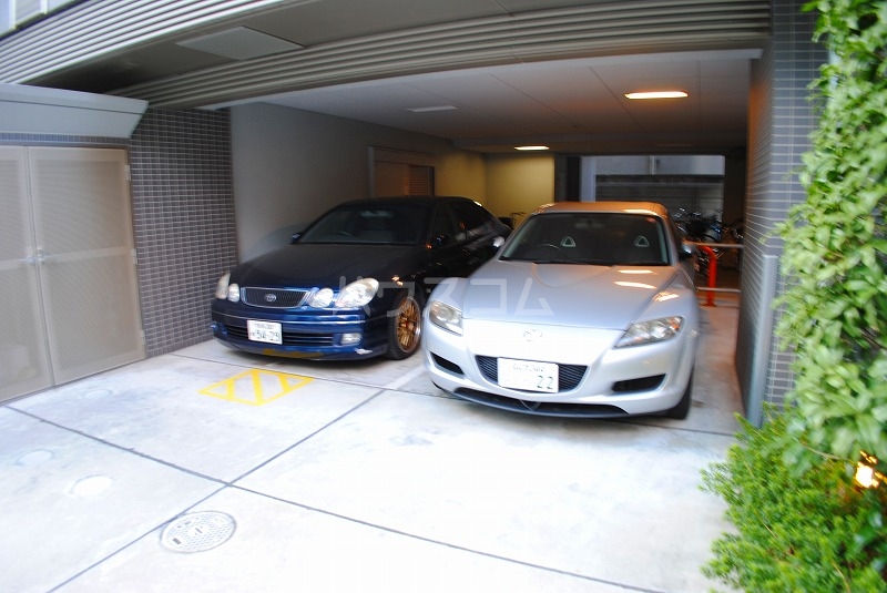 18/28 駐車場