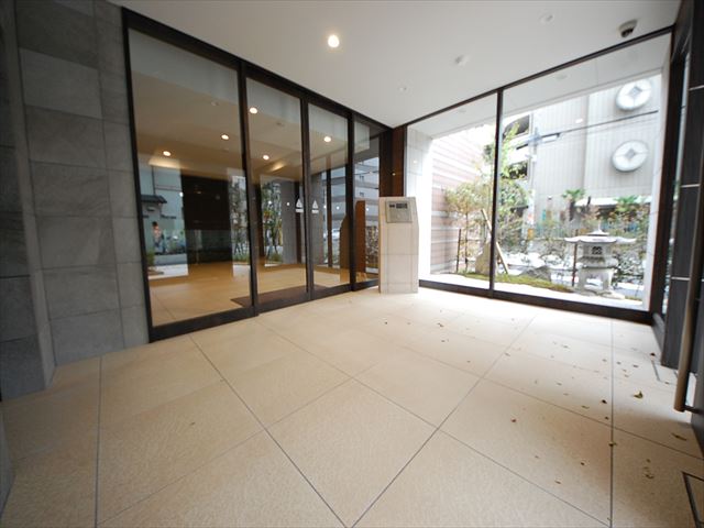 20/26 エントランス