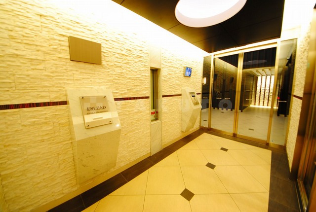 25/30 エントランス