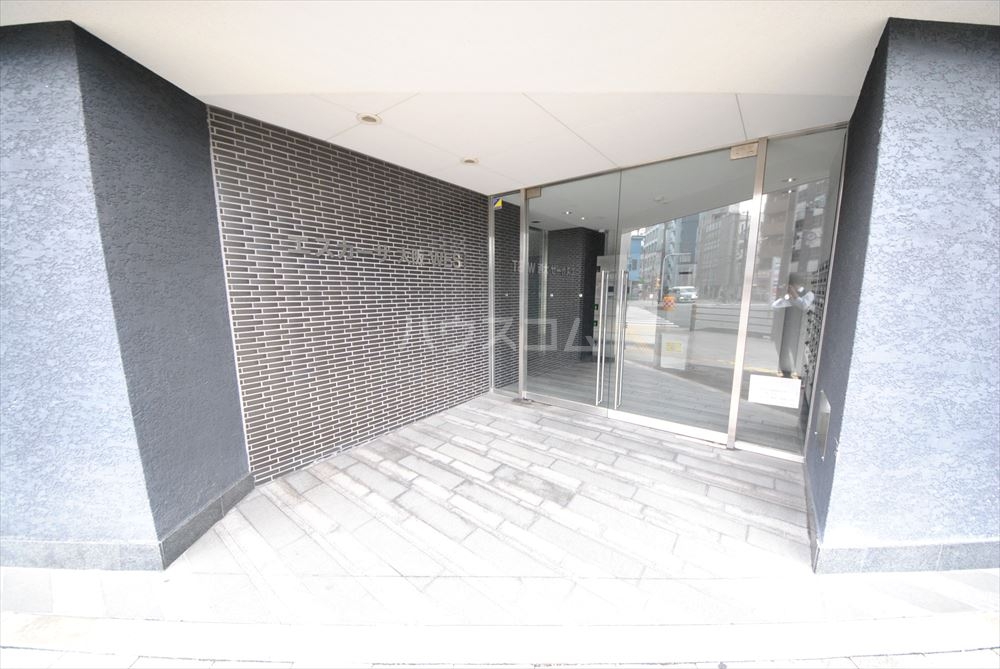 18/25 エントランス