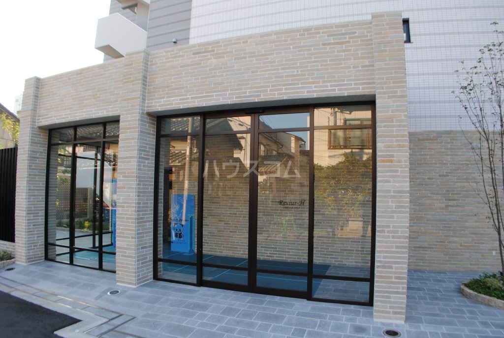 23/30 エントランス