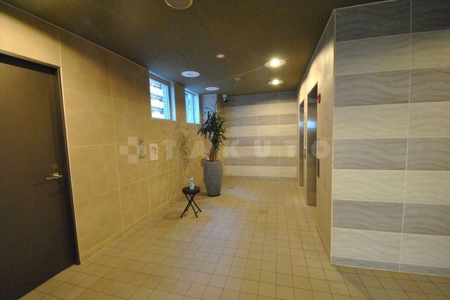 28/30 エントランス