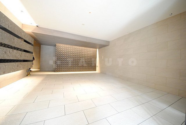 24/30 エントランス