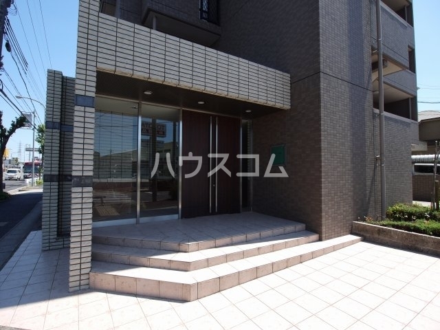 18/23 エントランス