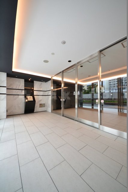 18/28 エントランス