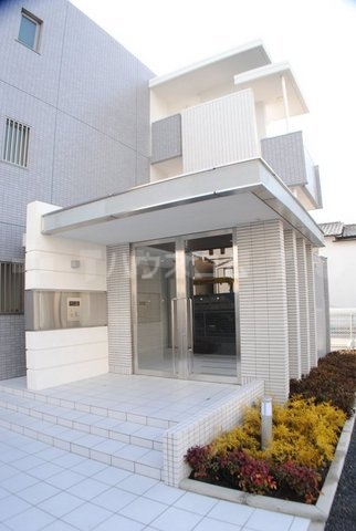 18/28 エントランス