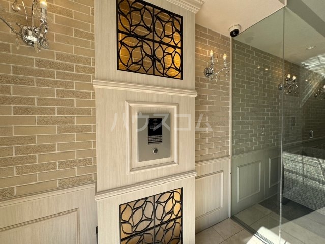 28/30 エントランス