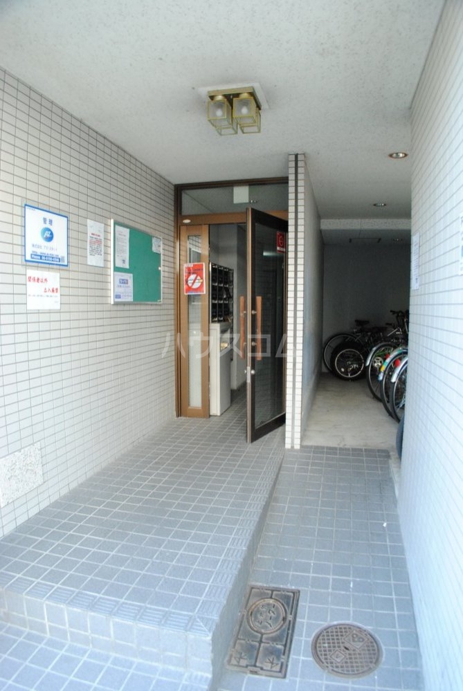 17/27 エントランス