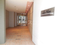 20/30 エントランス