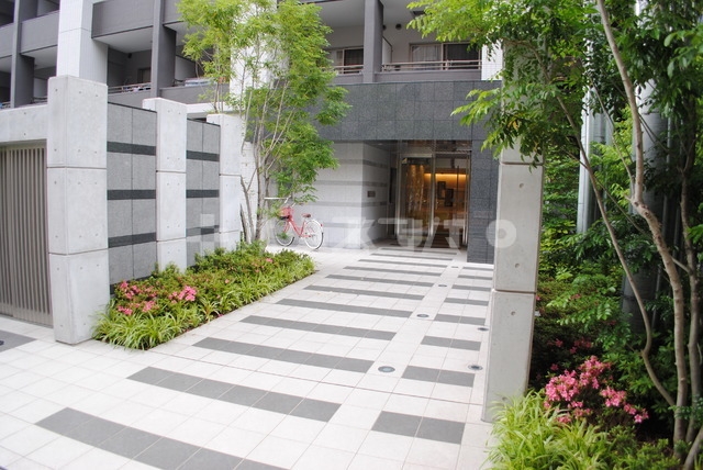 20/30 エントランス