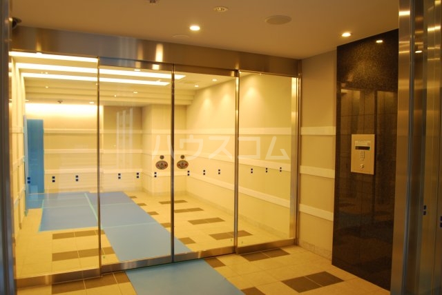 21/30 エントランス