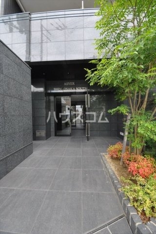 19/27 エントランス