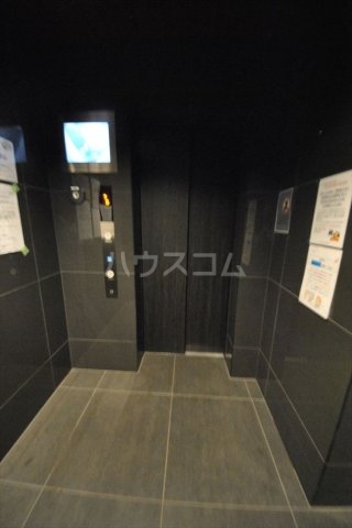 23/30 エントランス