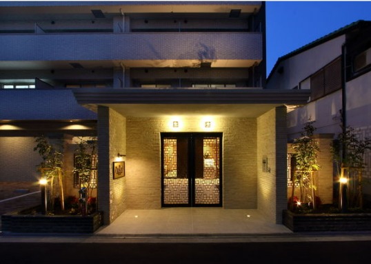 27/30 エントランス