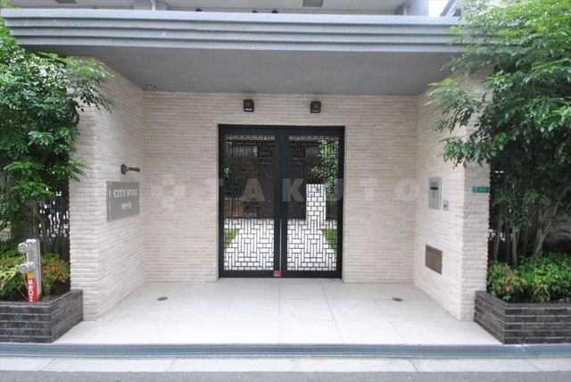 23/30 エントランス