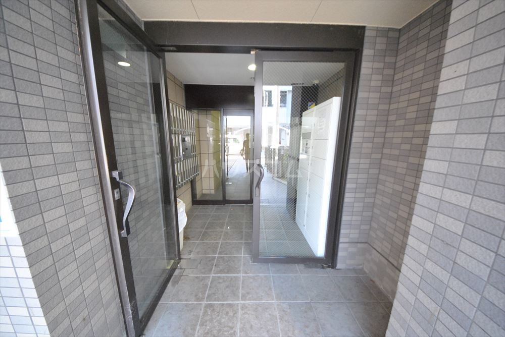 18/28 エントランス