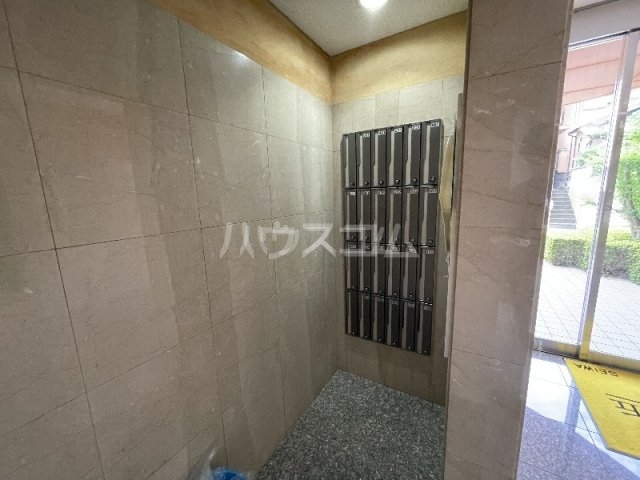 27/30 エントランス