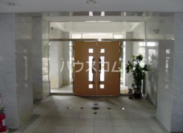 18/19 エントランス