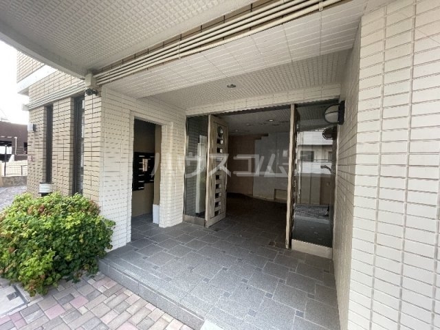 25/30 エントランス