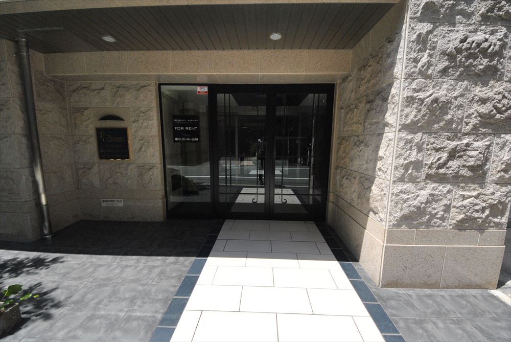 17/27 エントランス