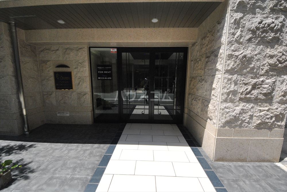 22/30 エントランス