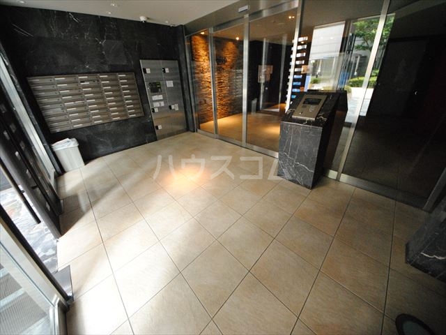 21/30 エントランス