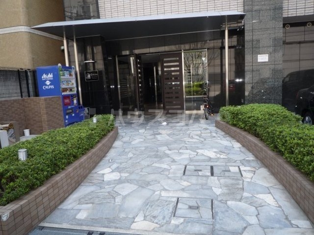 26/30 エントランス