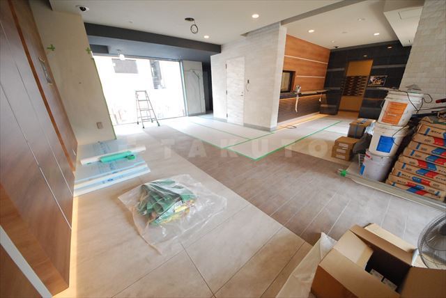 26/30 エントランス