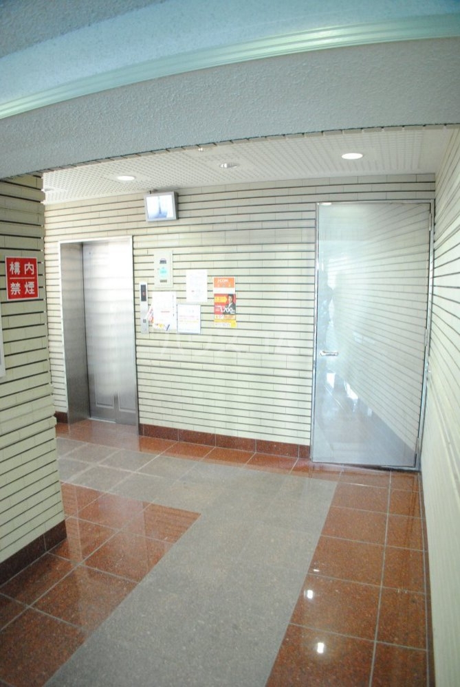 21/30 エントランス