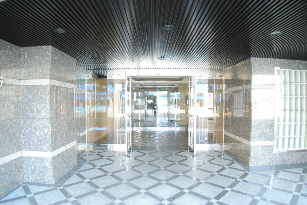 18/28 エントランス