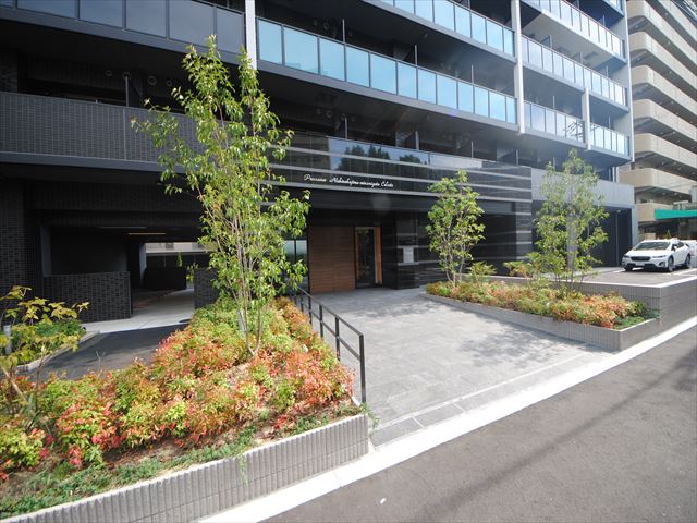 24/30 エントランス