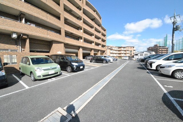 25/30 駐車場