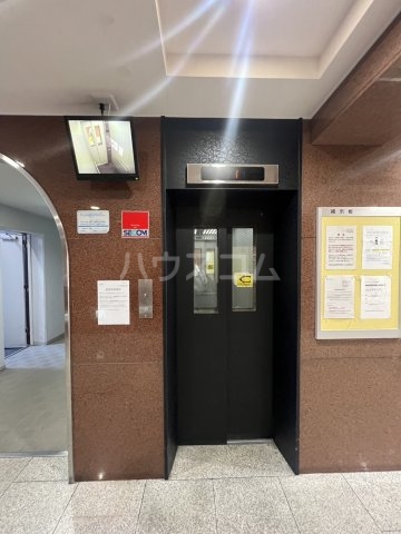 27/30 エントランス