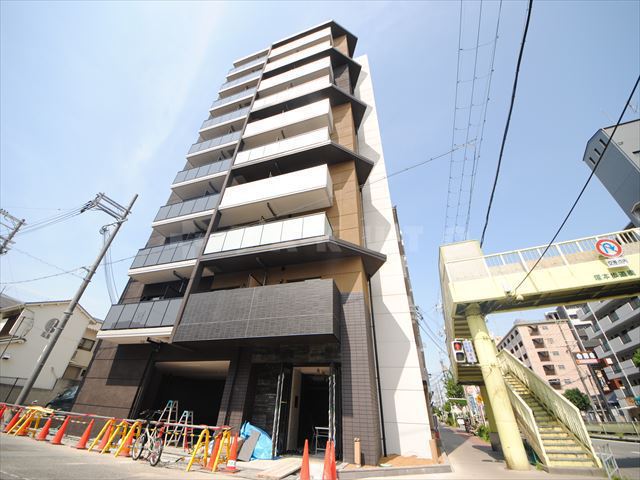 27/30 エントランス