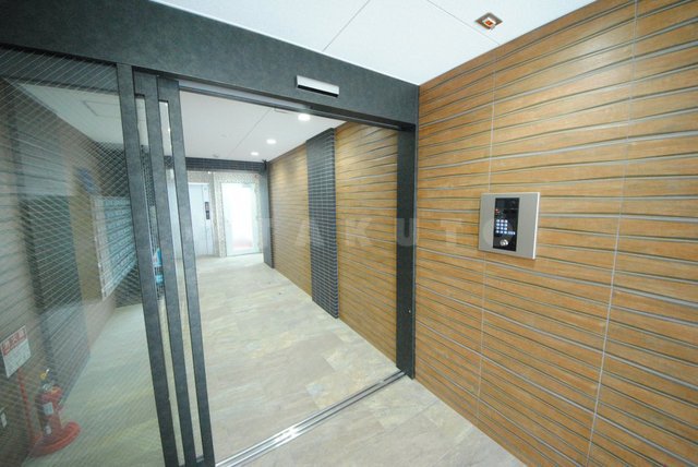 24/30 エントランス