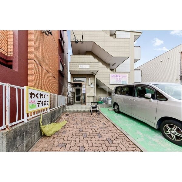 2/4 エントランス