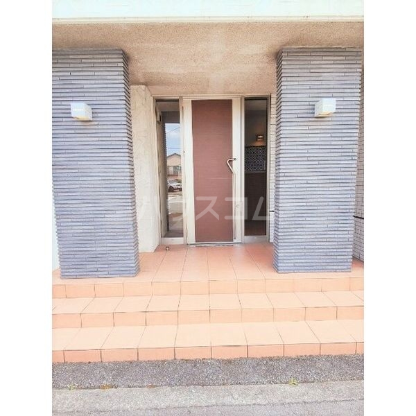 13/15 エントランス