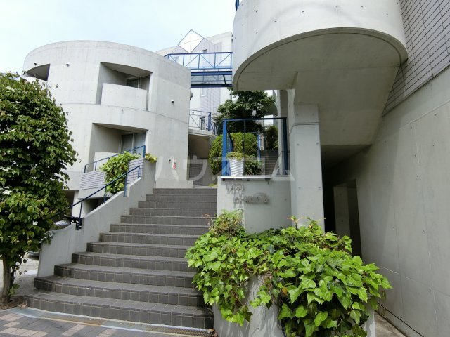 23/30 エントランス